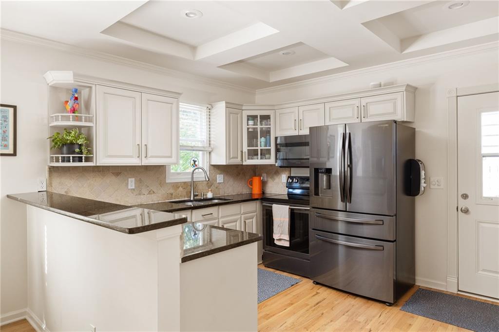215 Sisson Avenue NE