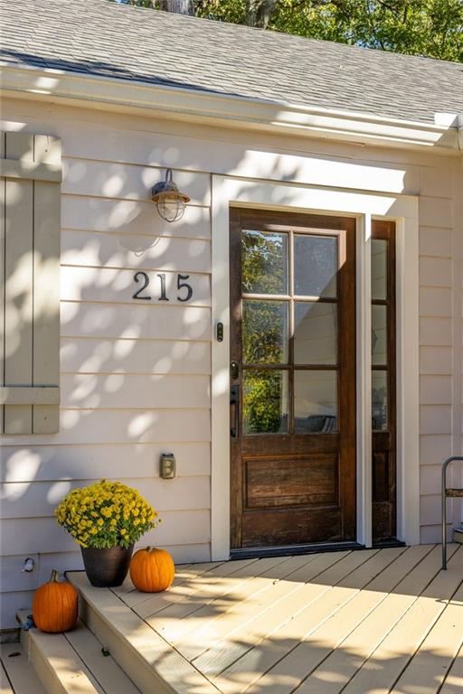 215 Sisson Avenue NE