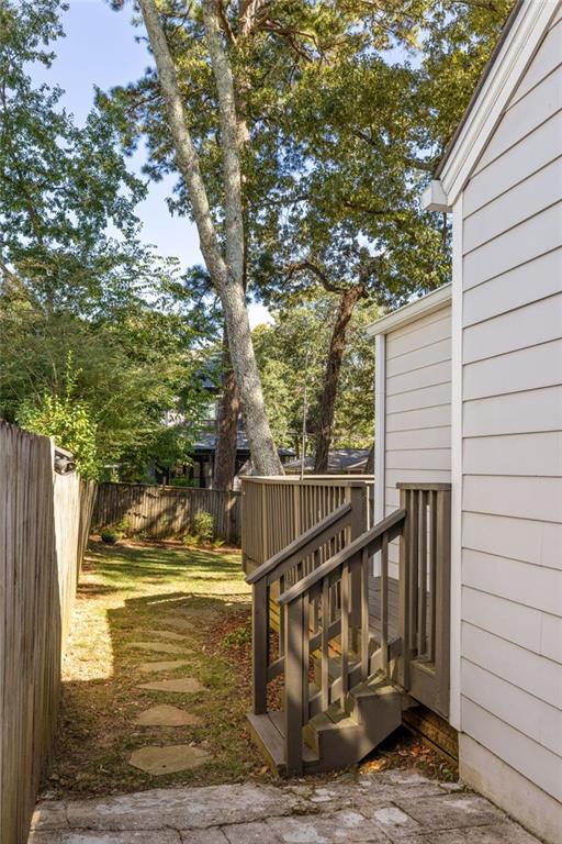 215 Sisson Avenue NE