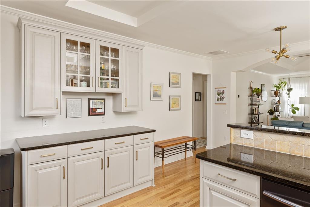 215 Sisson Avenue NE
