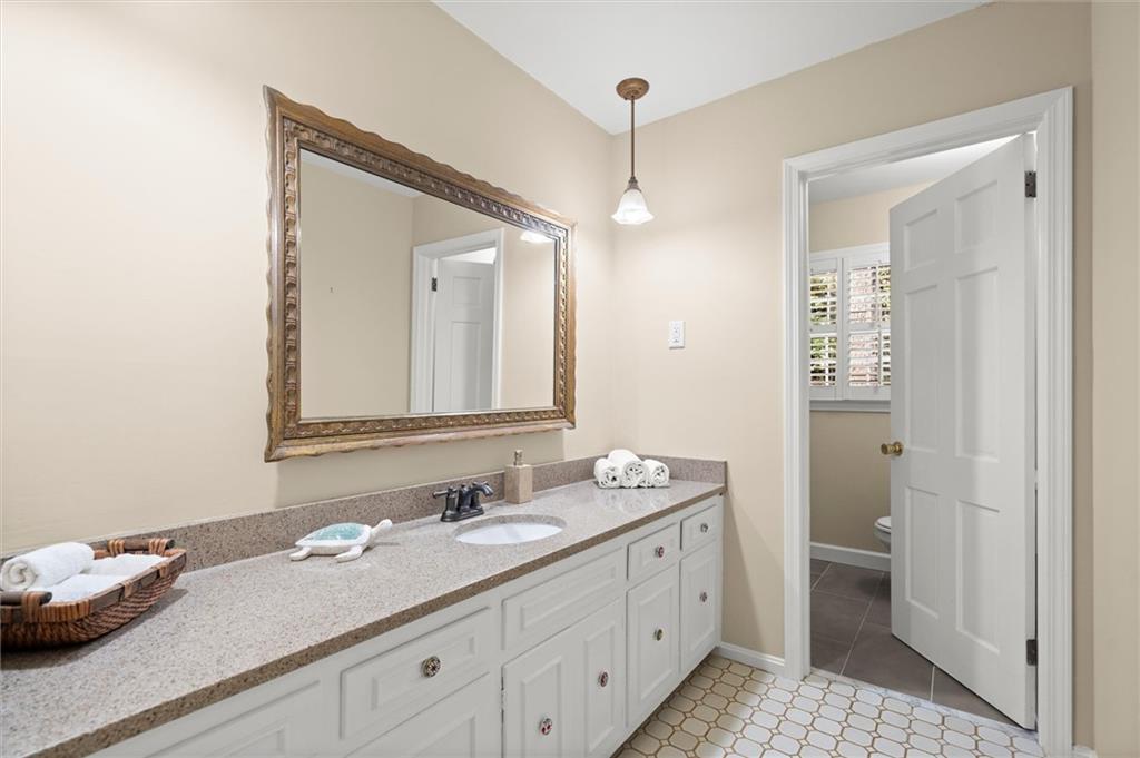 1728 Stonecliff Court