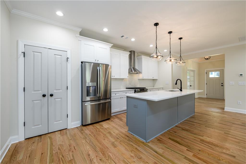 387 Hillside Drive SW