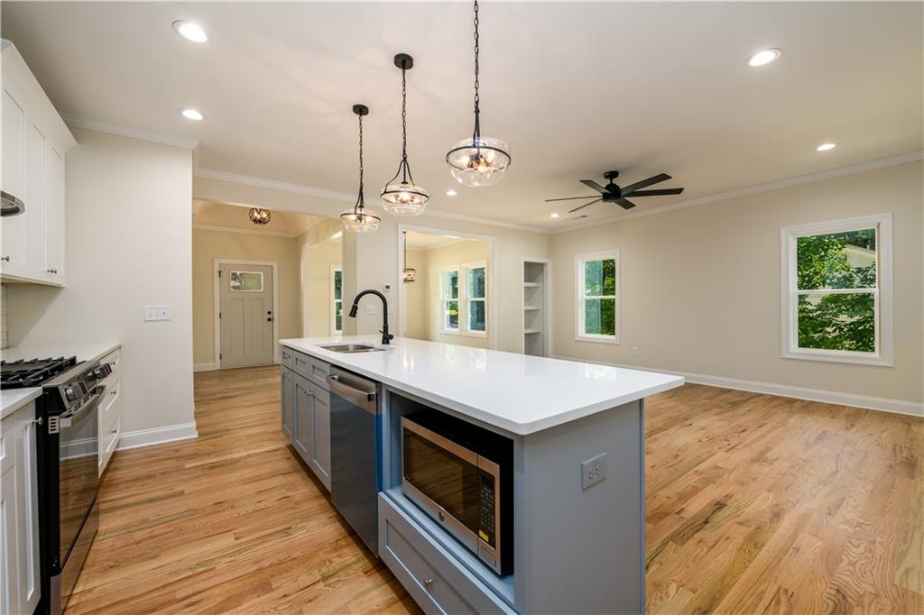 387 Hillside Drive SW