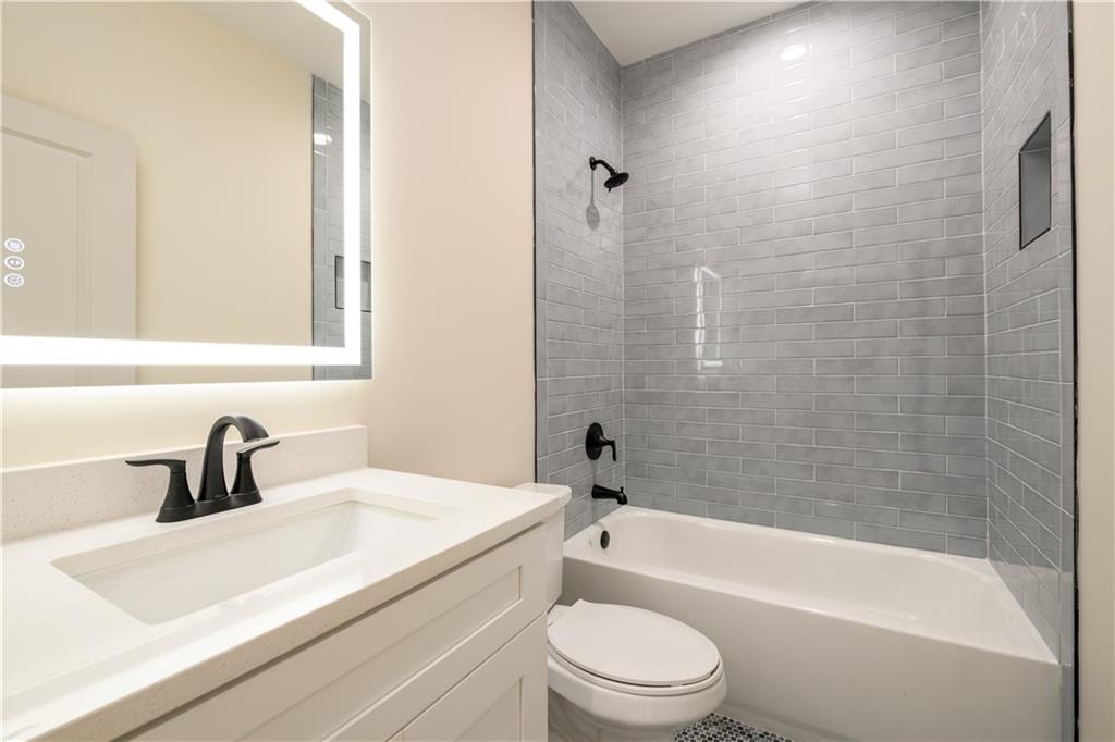 387 Hillside Drive SW