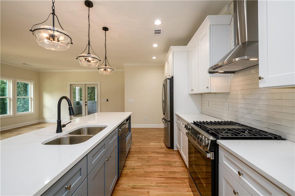 387 Hillside Drive SW