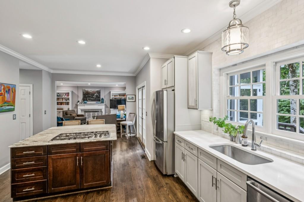 2730 Rangewood Drive NE