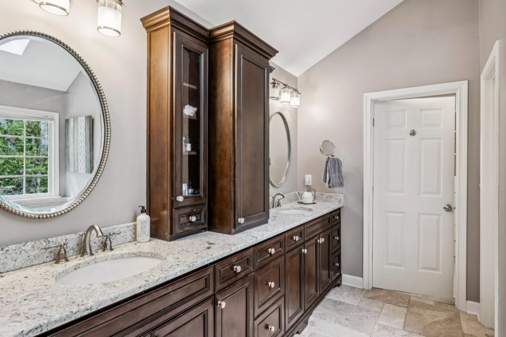 2730 Rangewood Drive NE