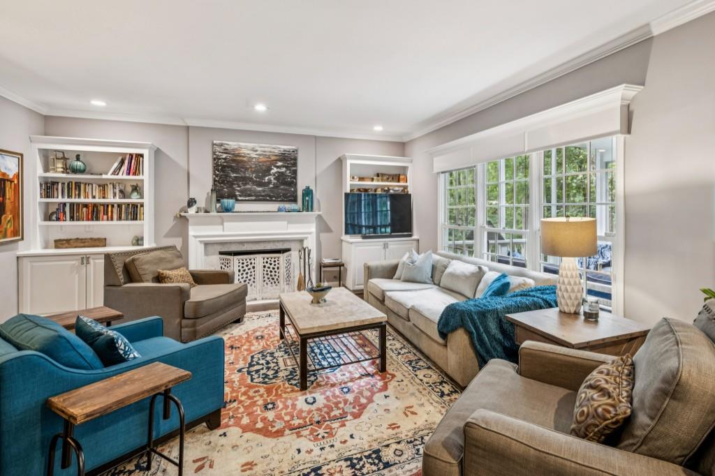 2730 Rangewood Drive NE