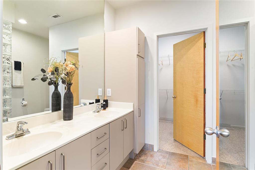 1333 Peachtree View NE