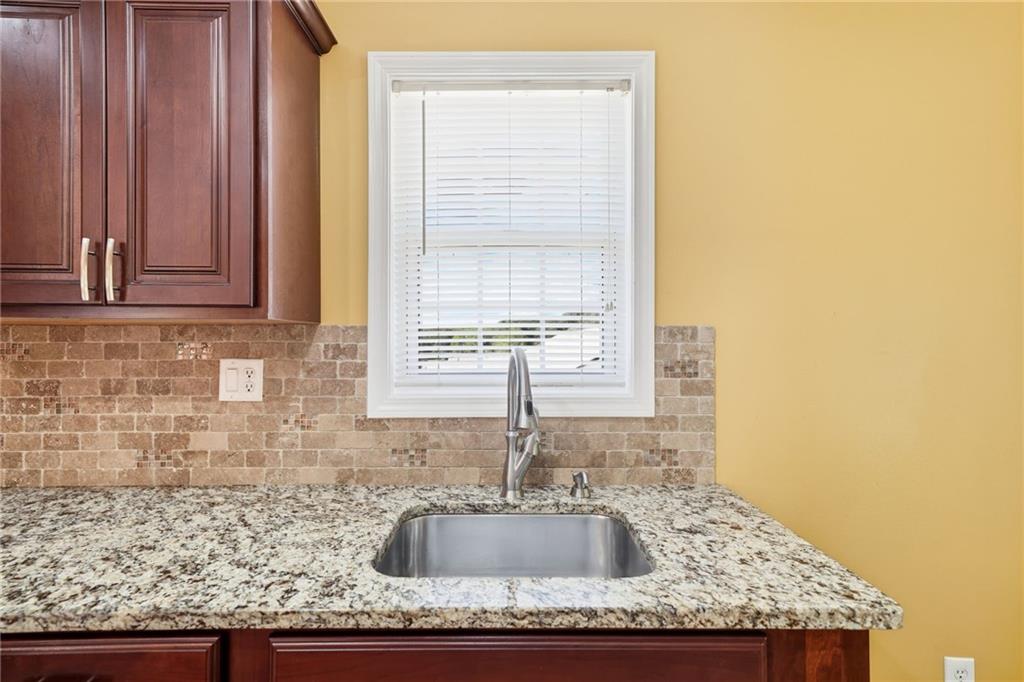 208 Park Forest Way NW