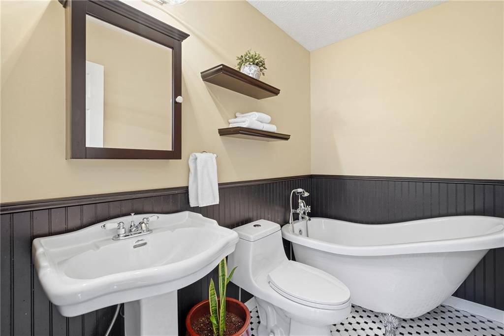 208 Park Forest Way NW