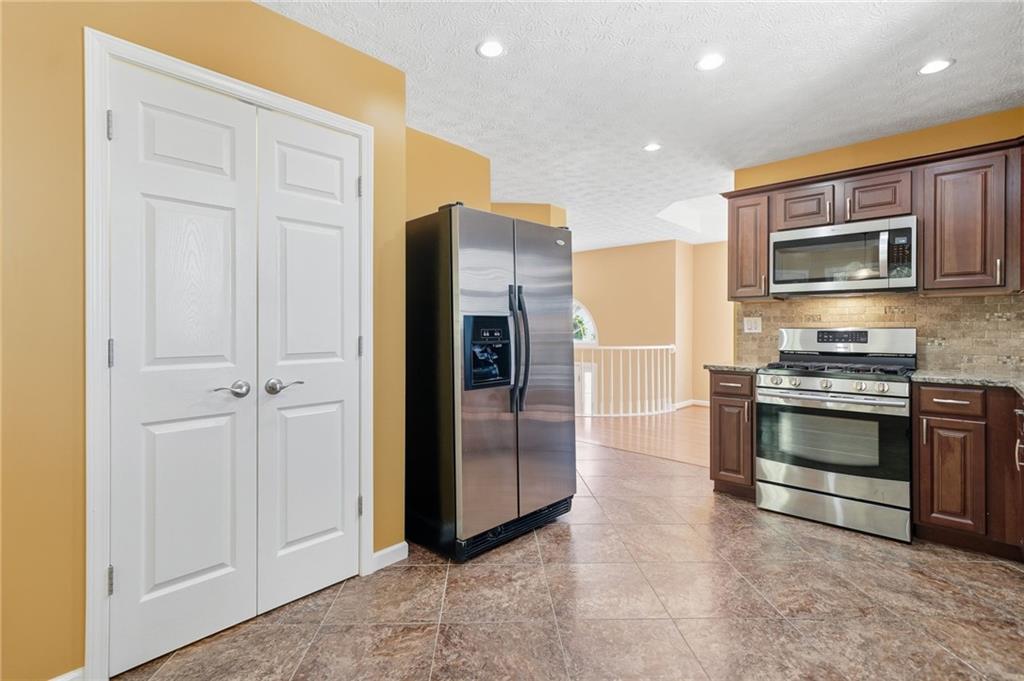 208 Park Forest Way NW