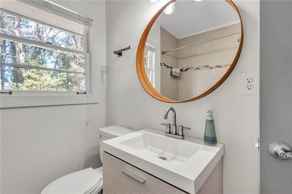 740 Custer Avenue SE