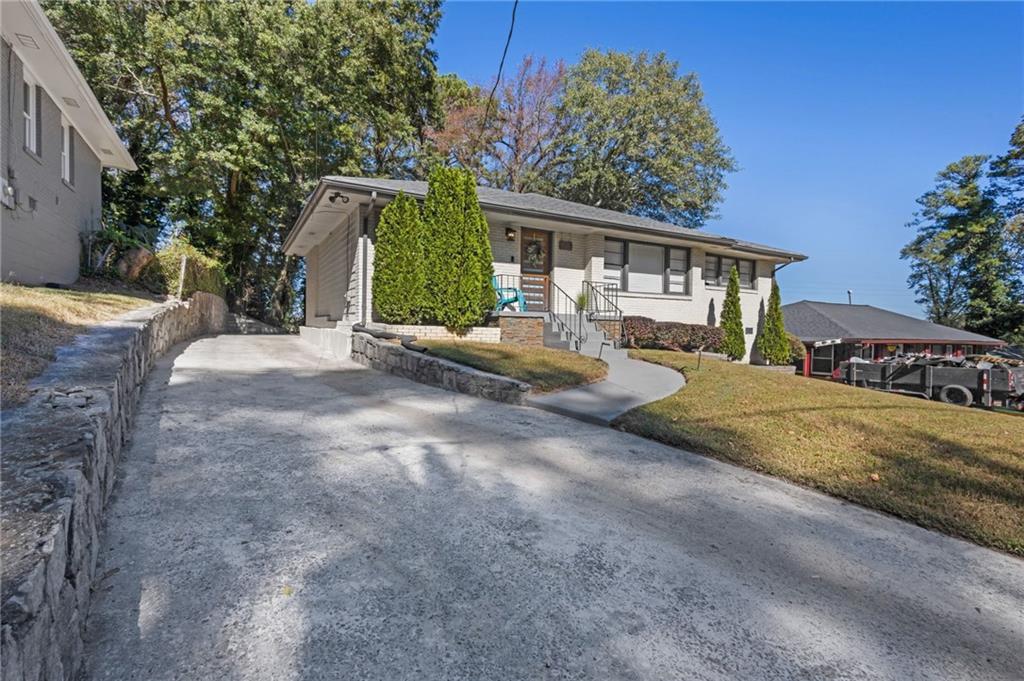 740 Custer Avenue SE