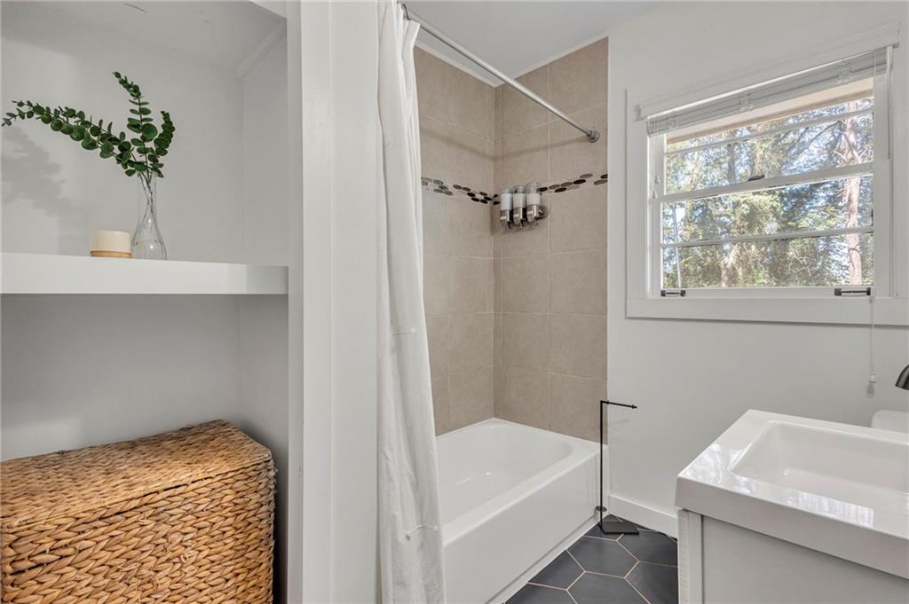 740 Custer Avenue SE