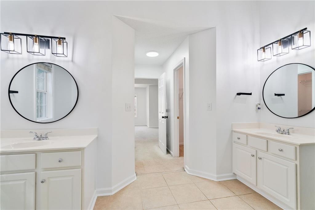 906 Wandering Vine Drive SE