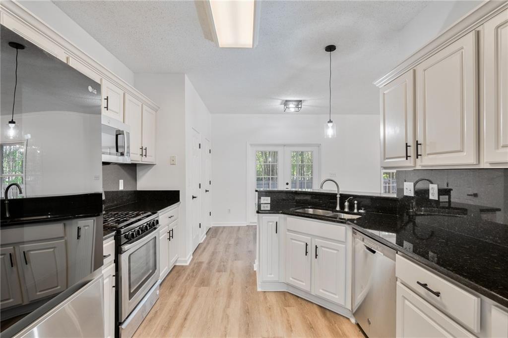 906 Wandering Vine Drive SE