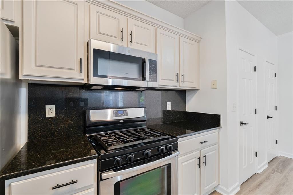 906 Wandering Vine Drive SE
