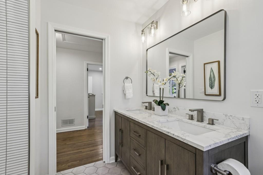 1593 Van Epps Street SE