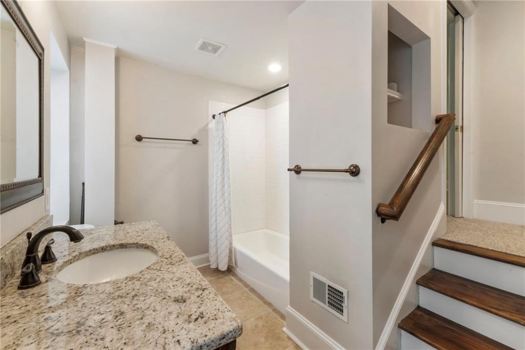 817 Highland Terrace NE