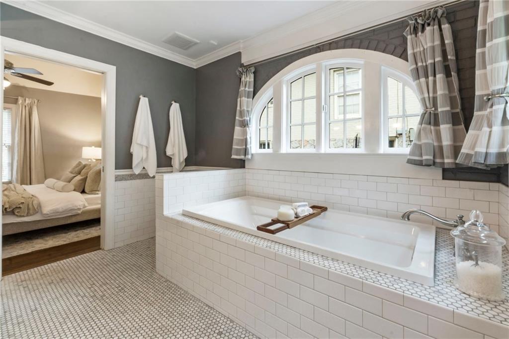 817 Highland Terrace NE