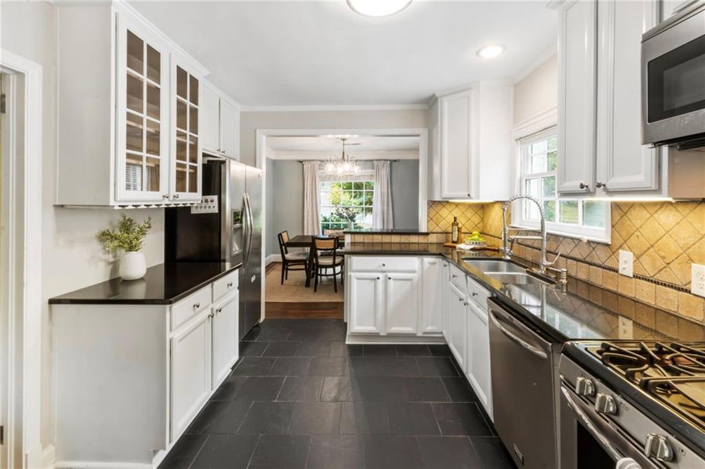 817 Highland Terrace NE