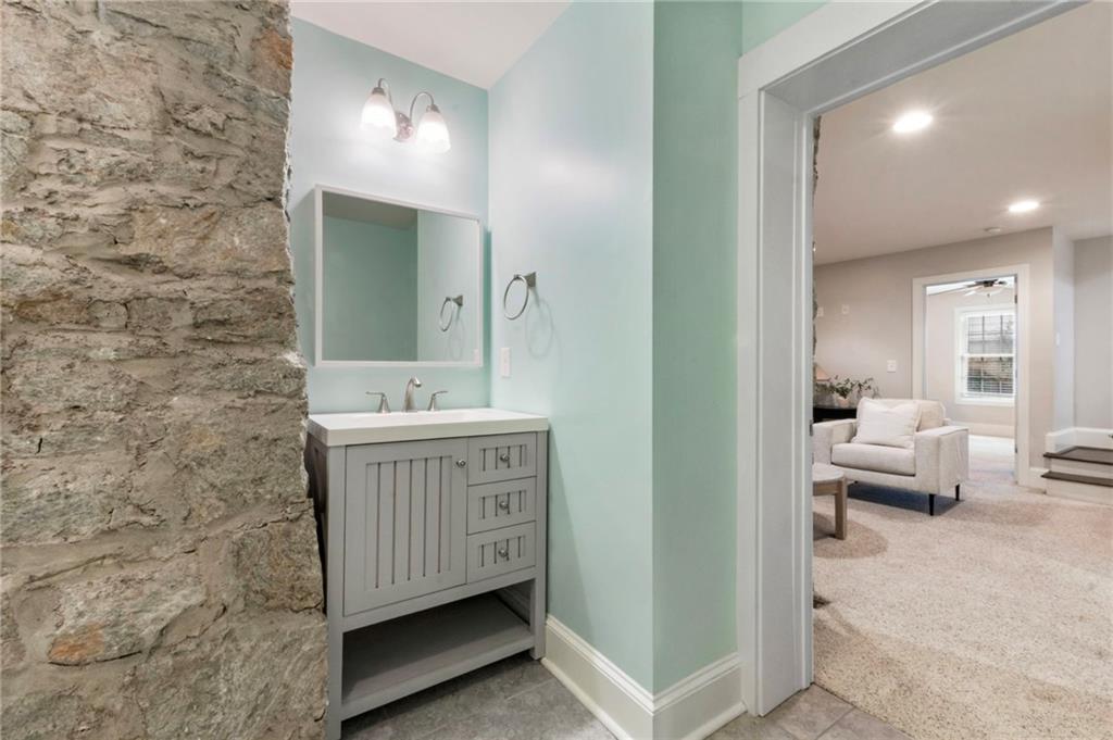 817 Highland Terrace NE