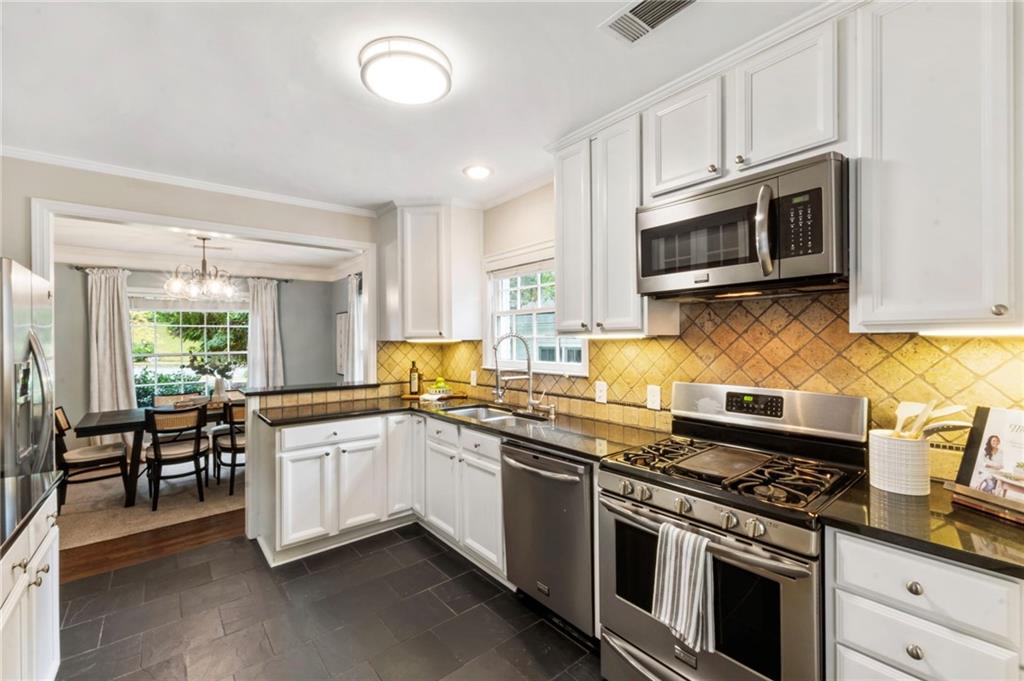 817 Highland Terrace NE