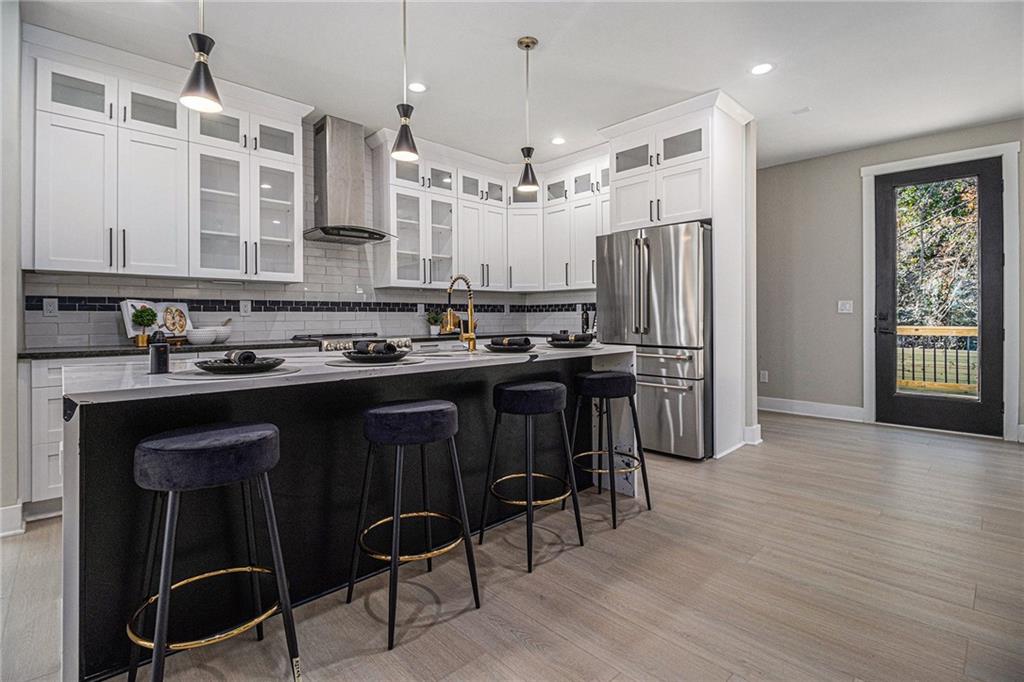 608 S Evelyn Place NW