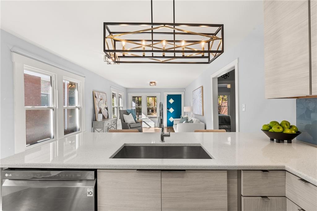 308 Mcpherson Place SE