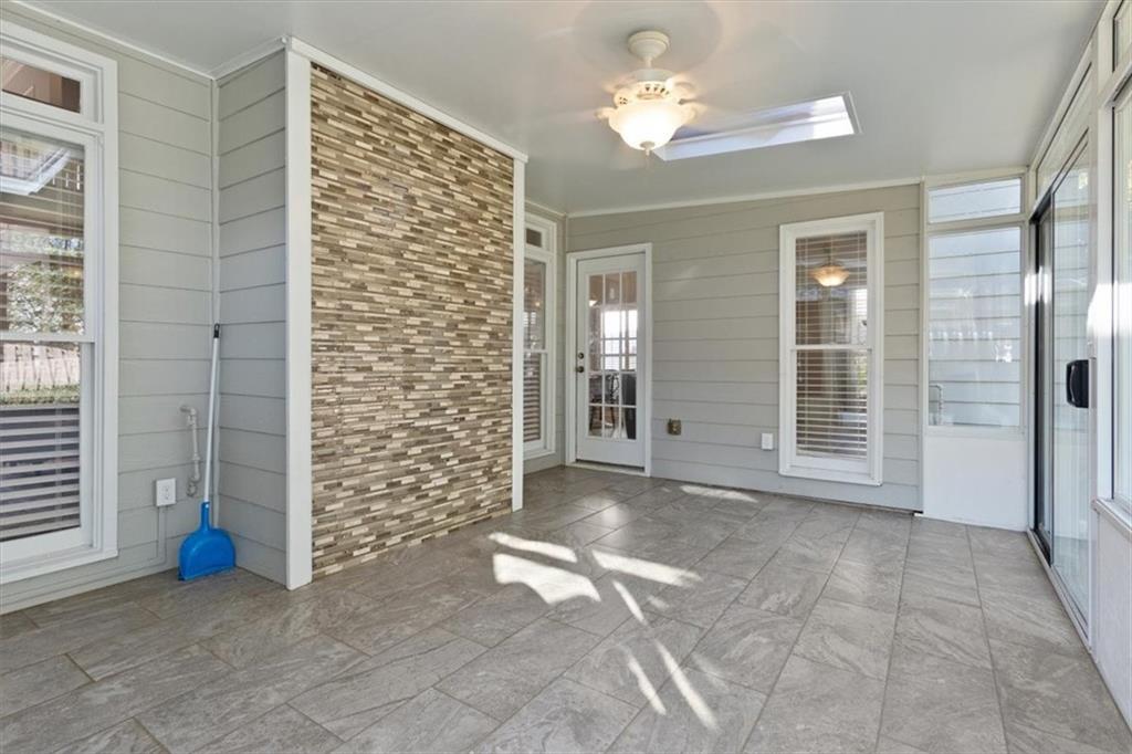 1262 Parkview Lane NW