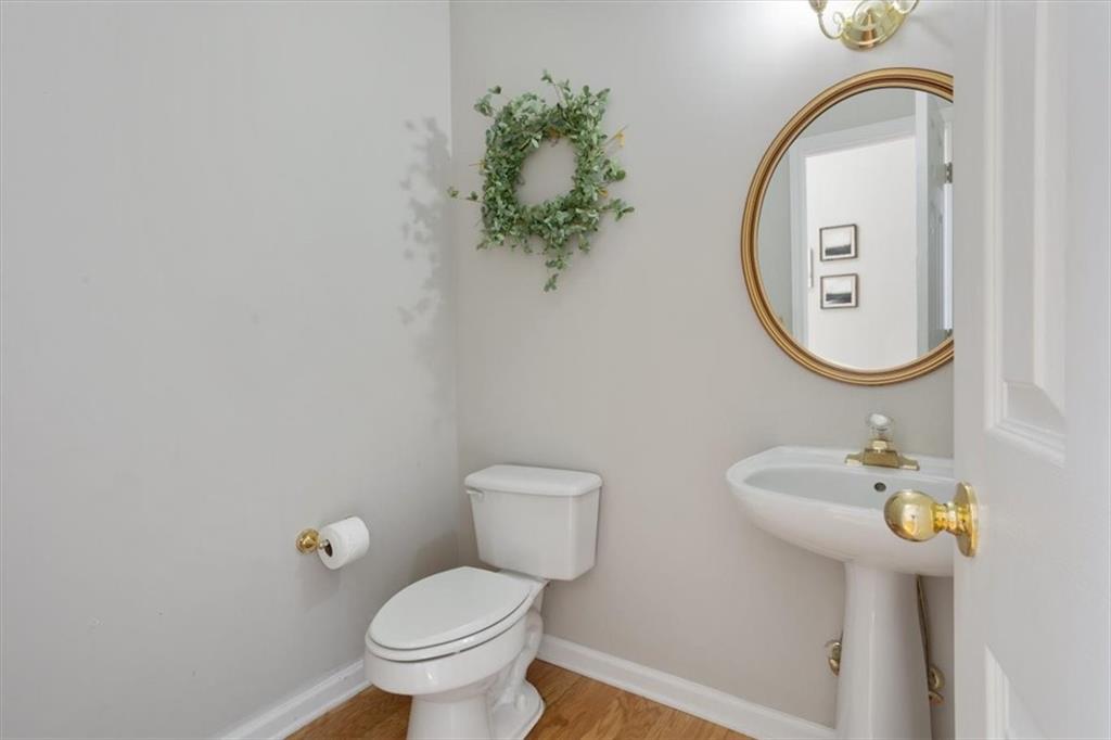 1262 Parkview Lane NW