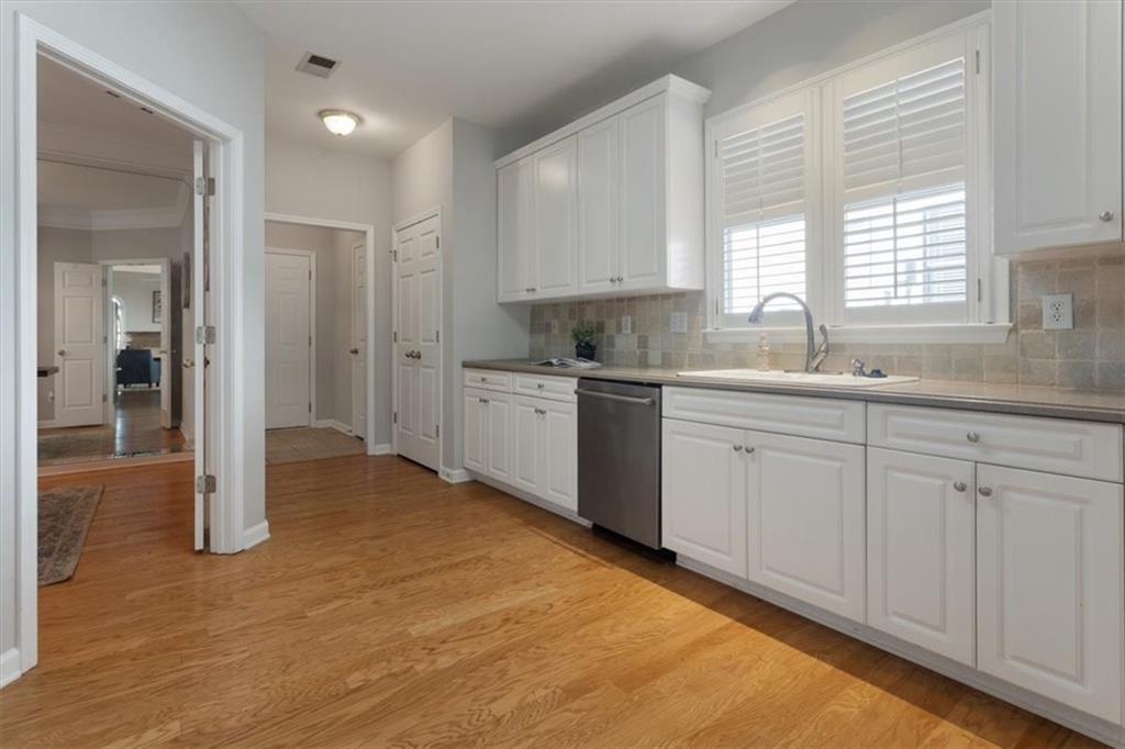 1262 Parkview Lane NW