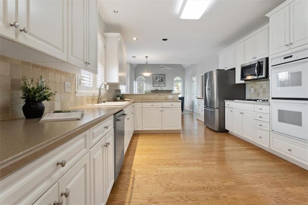 1262 Parkview Lane NW