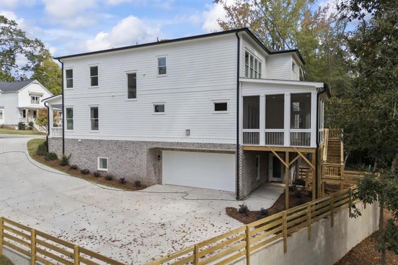 611 Foster Park Lane