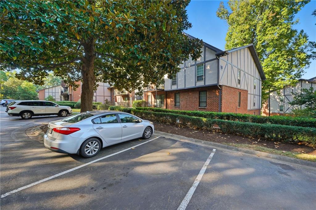 6851 Roswell Road Unit H29