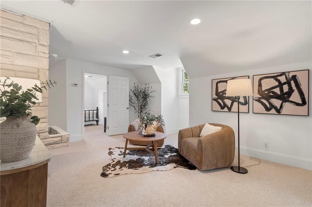 1605 Johnson Road NE