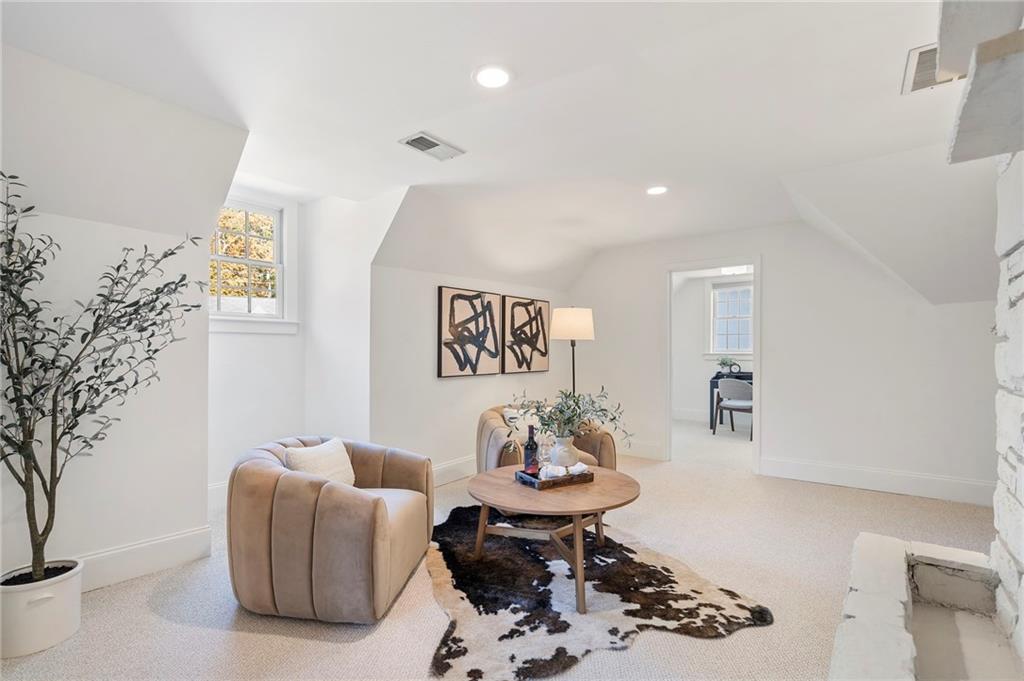 1605 Johnson Road NE