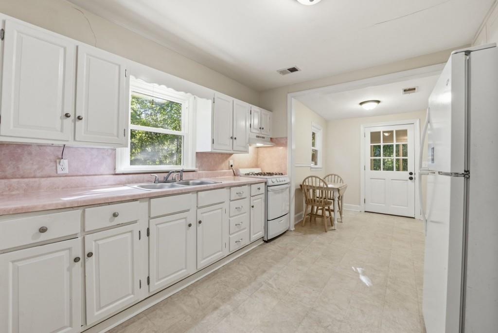 2518 Pine Lake Place