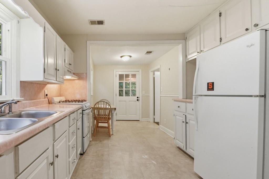 2518 Pine Lake Place