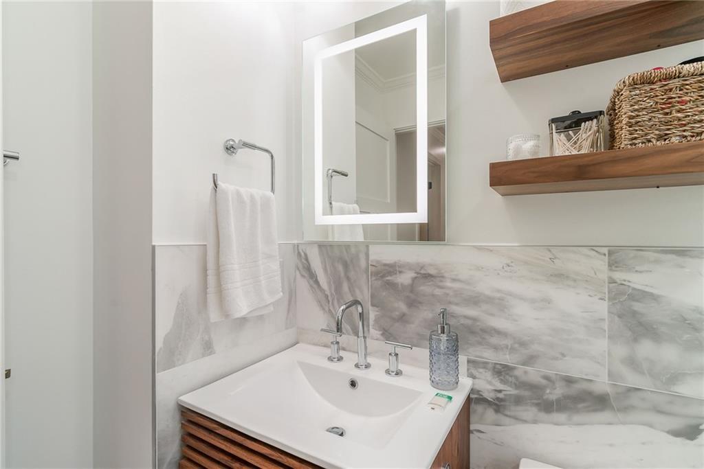 210 Sampson Street NE Unit 3