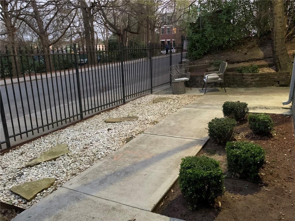 210 Sampson Street NE Unit 3