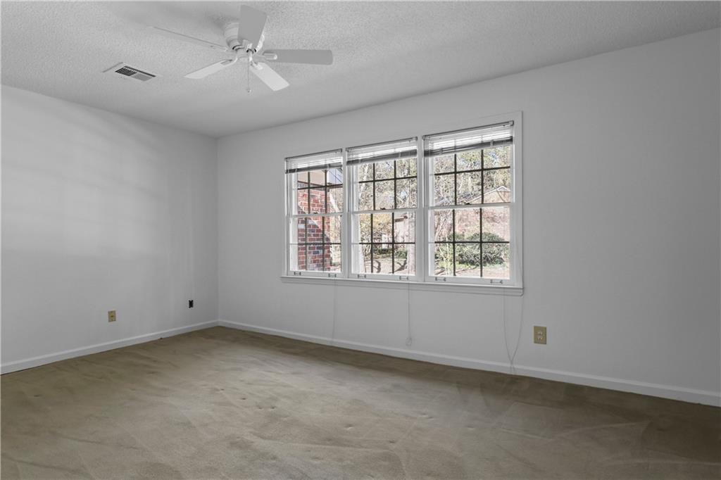 2501 Northlake Court NE