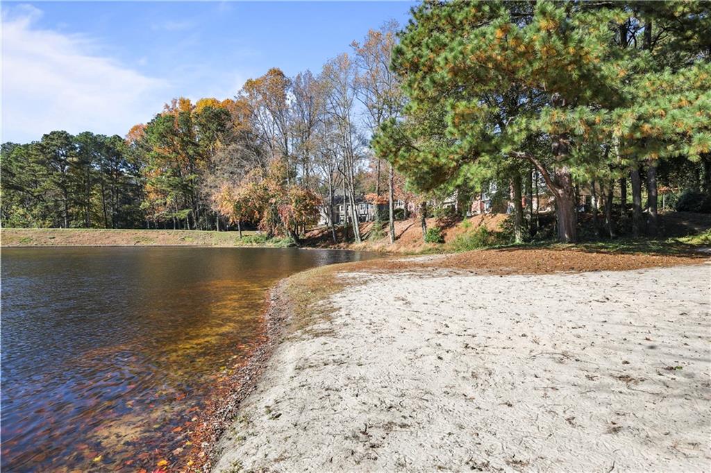 2501 Northlake Court NE