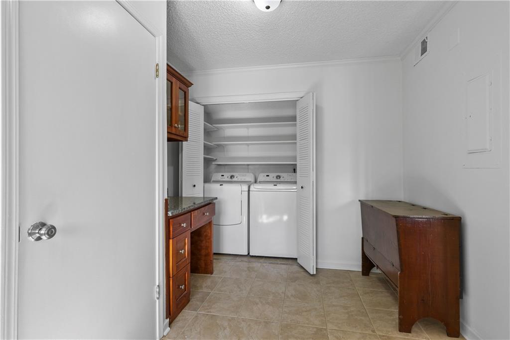 2501 Northlake Court NE