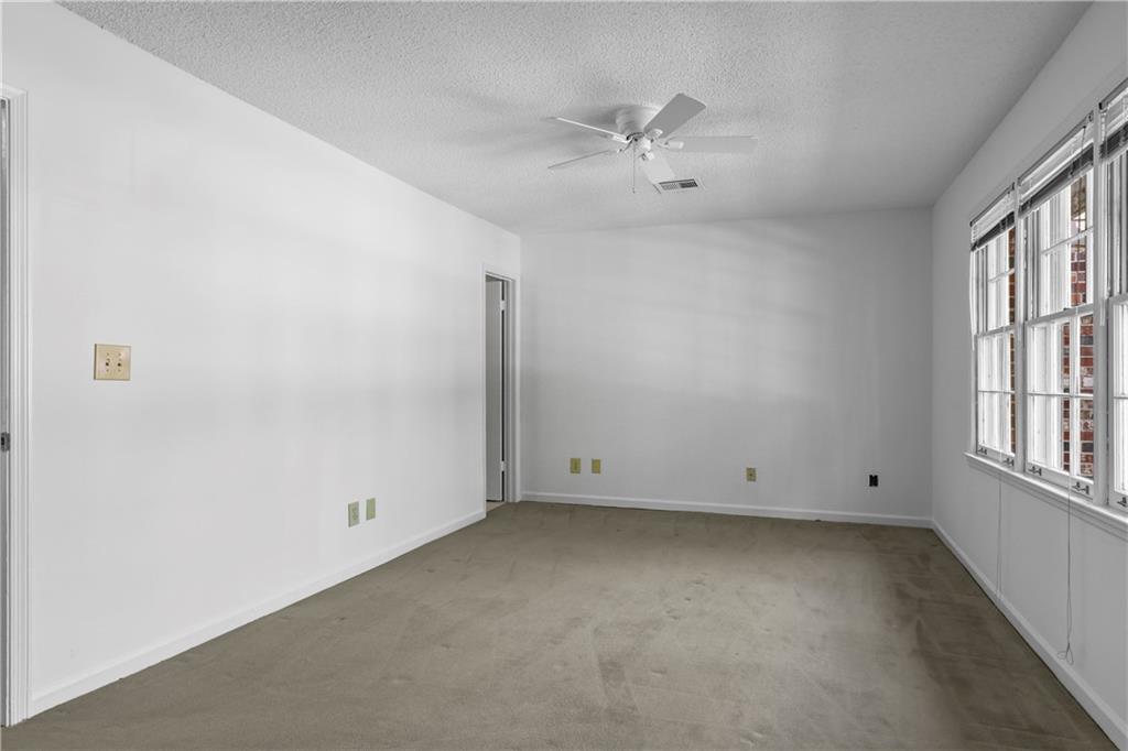 2501 Northlake Court NE