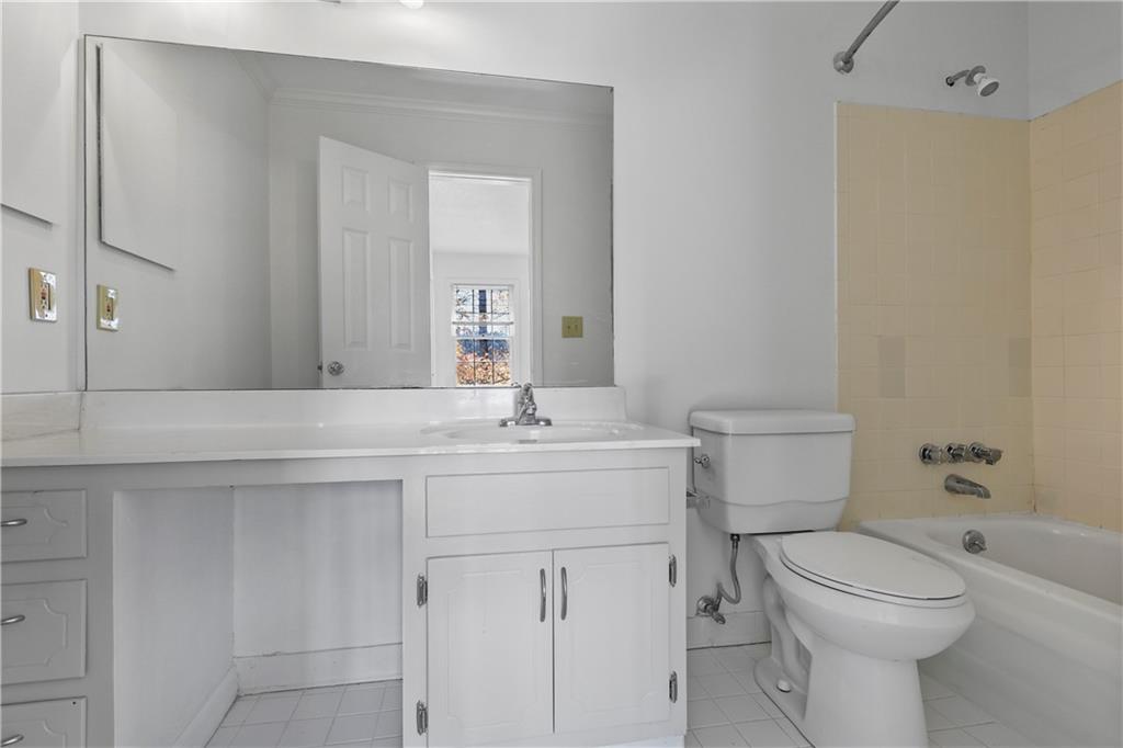 2501 Northlake Court NE