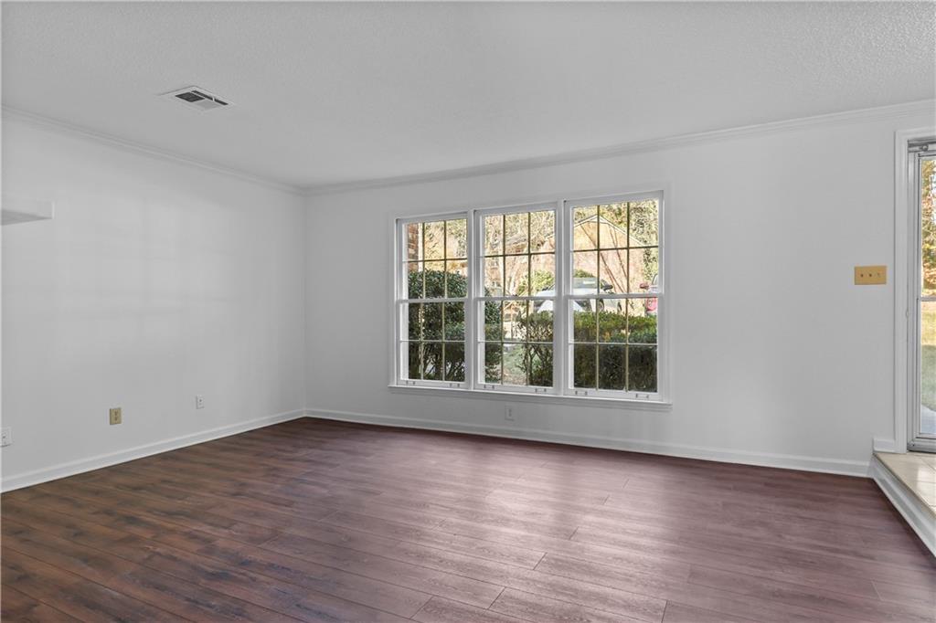 2501 Northlake Court NE