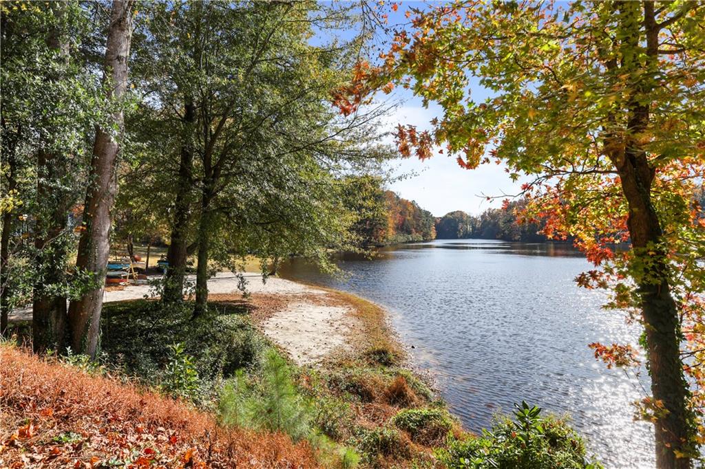 2501 Northlake Court NE