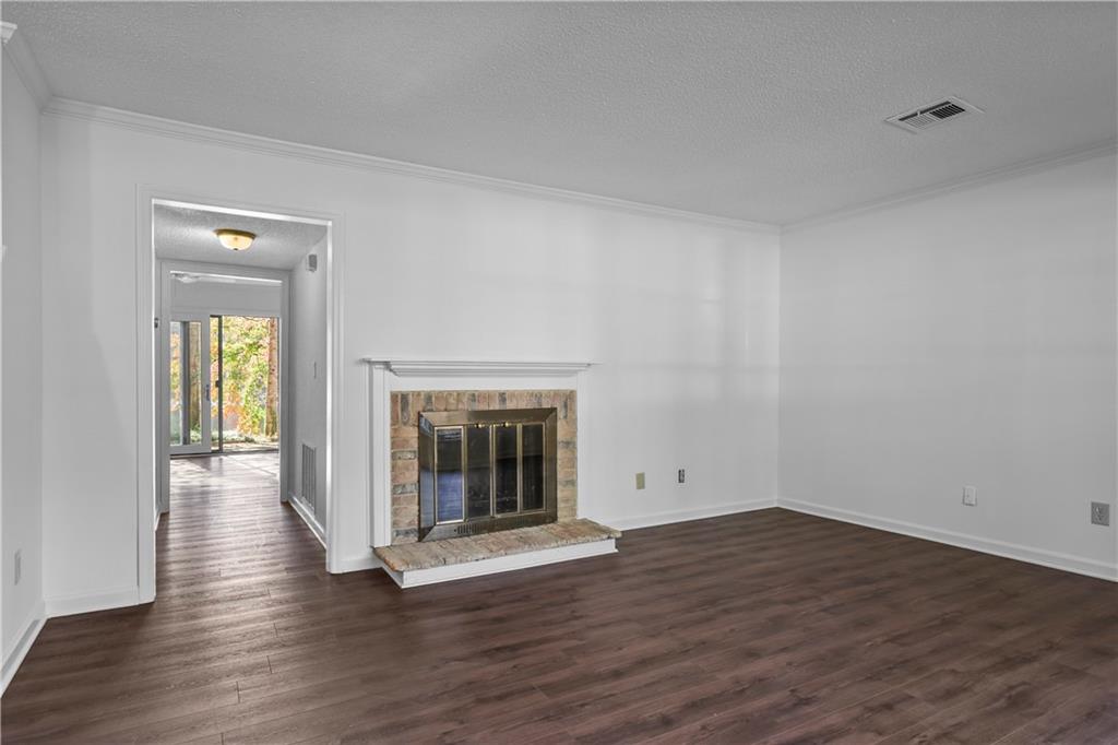 2501 Northlake Court NE